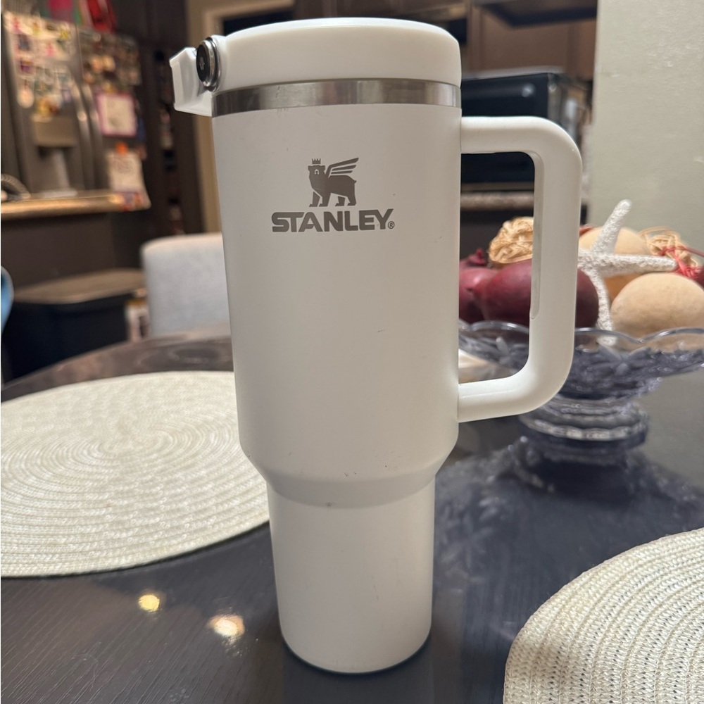 Stanley Classic White Travel Mug - Picture 1 of 4